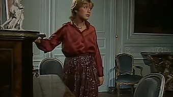 French Retro: Les Vêtements Intimes De Charlotte Dans Un Film Classique De 1982