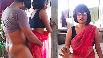 Femme Au Foyer Bengali En Sari Rouge Se Fait Prendre Par Derrière Et Atteint L'Orgasme De Creampie