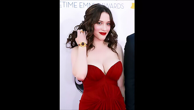 Kijk hoe Kat Dennings stript en masturbeert in deze fap challenge video