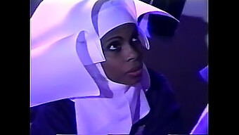 สาว Ebony Nun ในวิดีโอเดี่ยวร้อนแรง