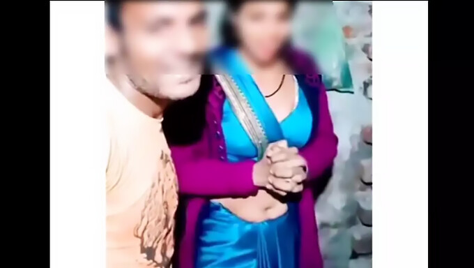 Bhabhi's anale leg med naturlig stemme og stor røv i Bhojpuri-video