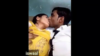 Bhabhi Dalle Grandi Tette Fa Sesso Violento In Macchina