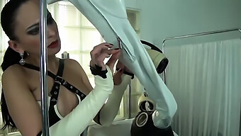 Udforsk Bdsm-Verdenen Med Breathplay Og Latex-Outfits